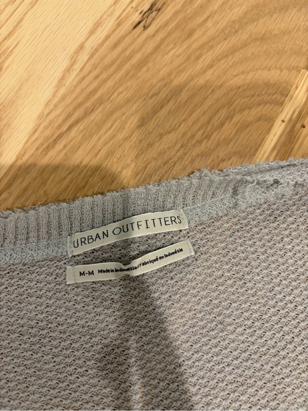 Urban Outfitters Light Gray V‑Neck Button Front Cropped Cardigan - Picture 2 of 3